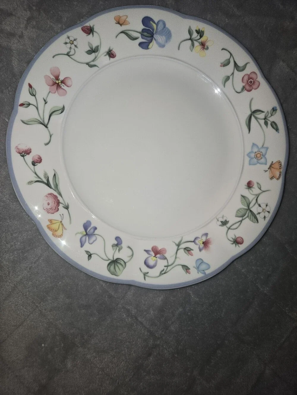 Villeroy & Boch  Bone China  Dinner Plate with Multicolor Floral Border.